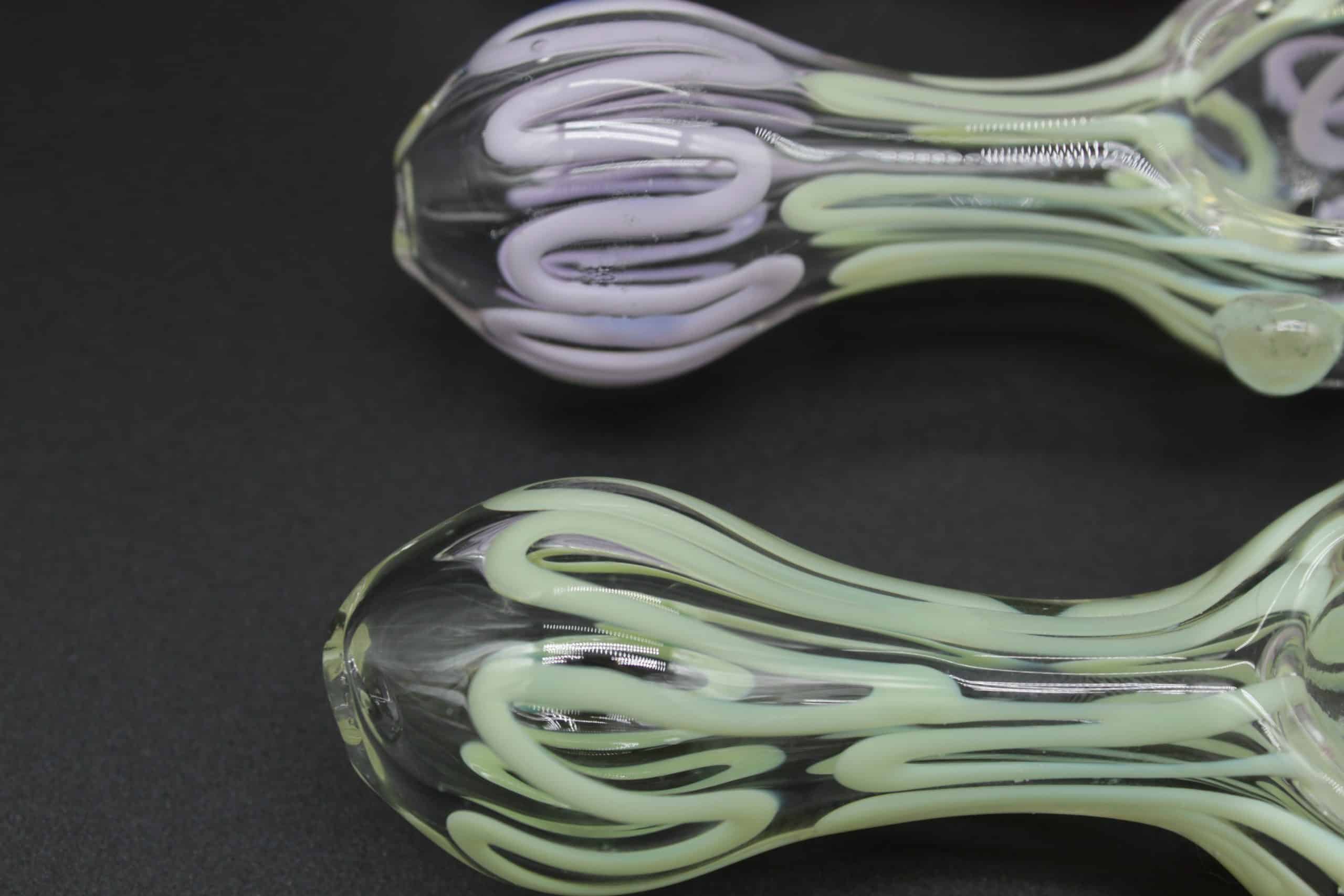 Pastel Squiggle Glass Hand Pipe – 4 Inch Borosilicate Spoon Pipe - Image 5