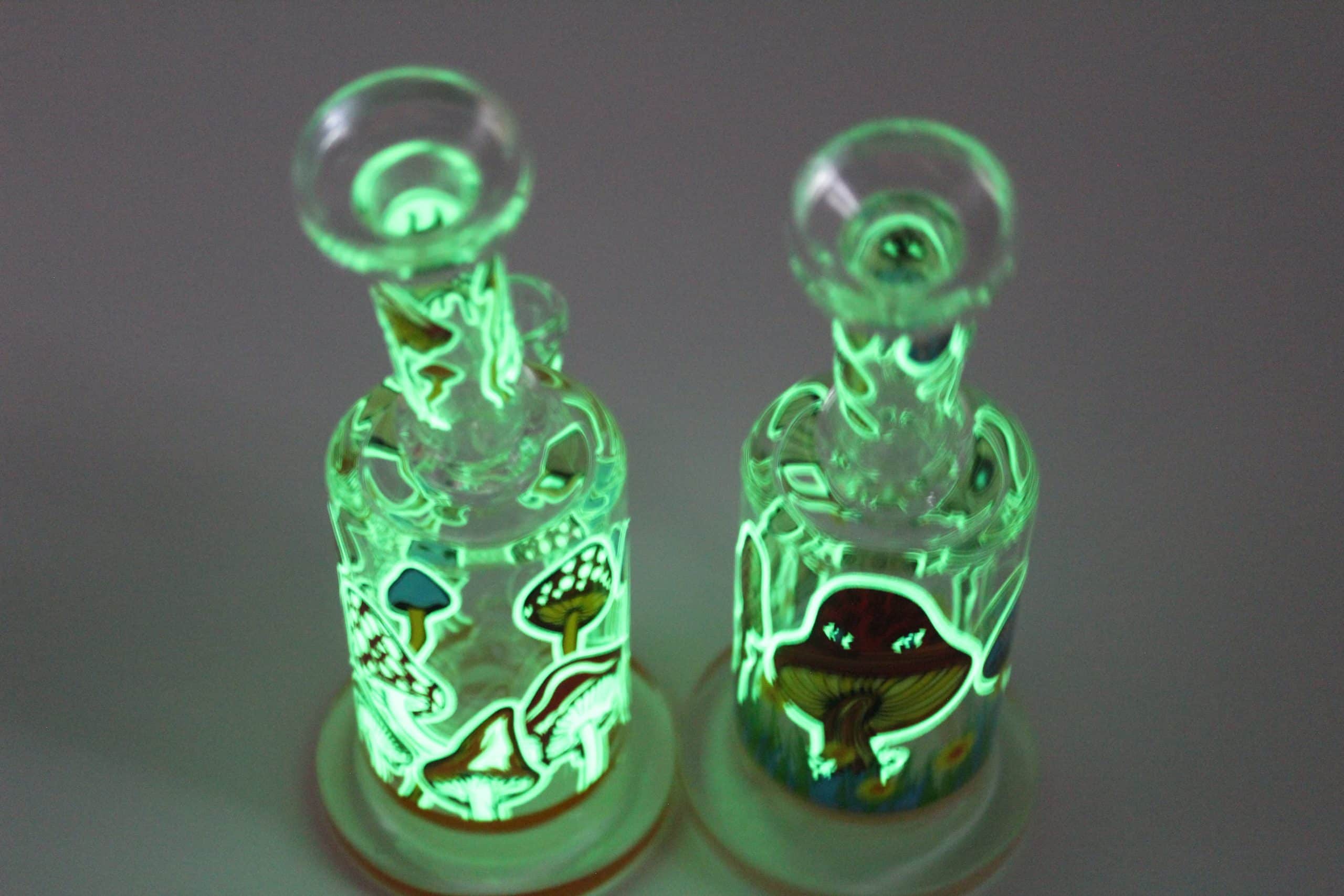 Mushroom Trip Small Dab Rig – 7 Inch Glow in the Dark Perc Glass Rig with Quartz Banger - Image 3