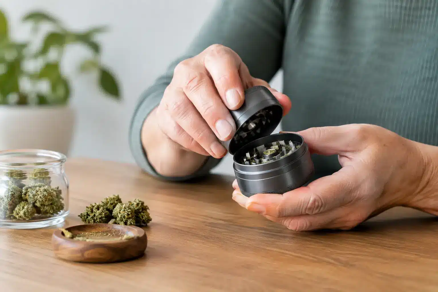 Herb Grinder for Arthritis Hands: What Works